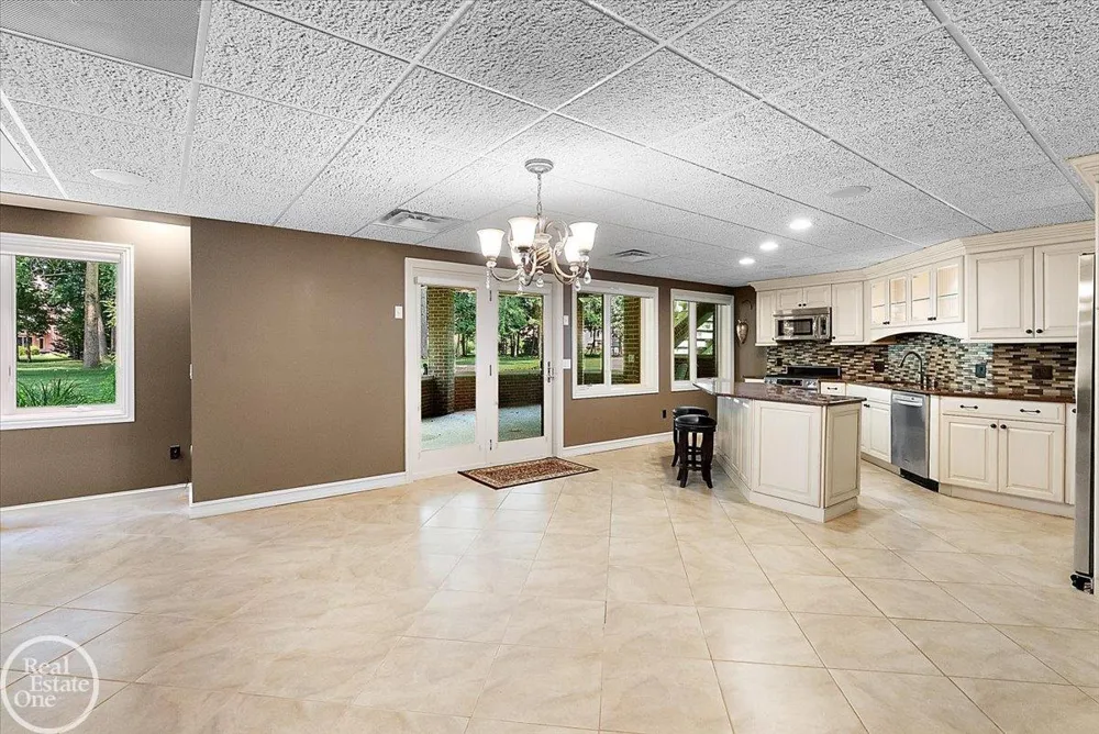 57177 Covington Drive Washington Township, MI 48094