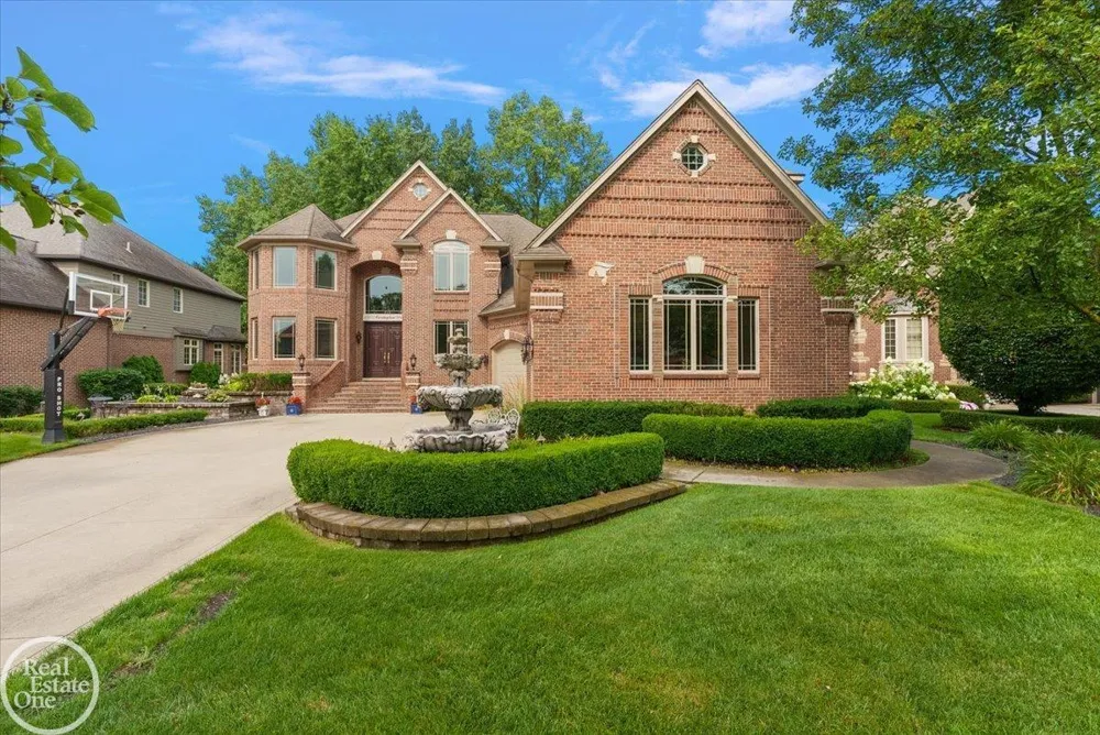 57177 Covington Drive Washington Township, MI 48094