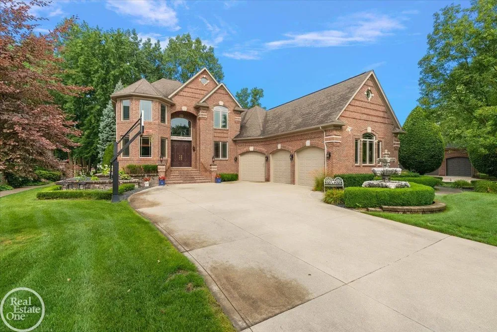 57177 Covington Drive Washington Township, MI 48094