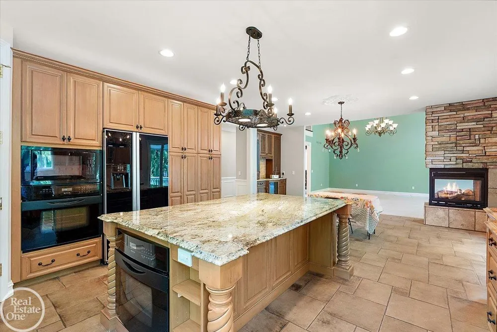 57177 Covington Drive Washington Township, MI 48094