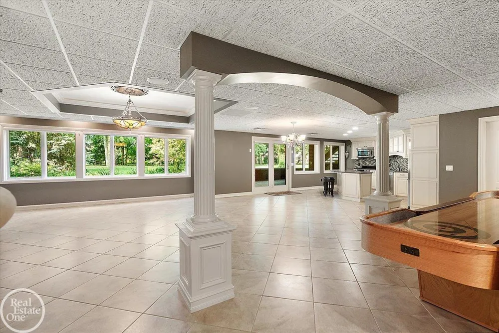 57177 Covington Drive Washington Township, MI 48094