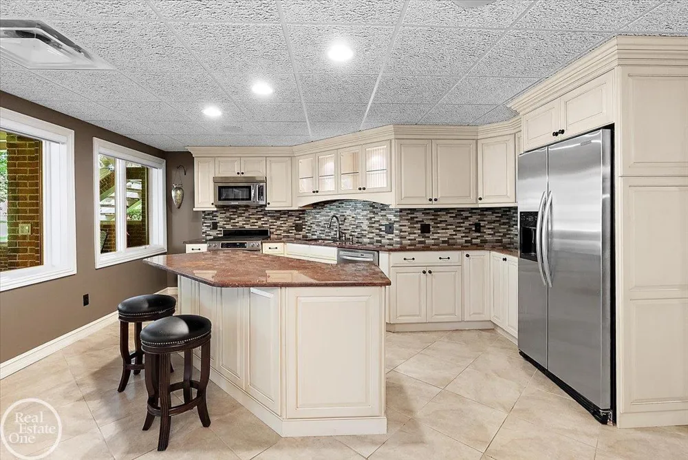 57177 Covington Drive Washington Township, MI 48094
