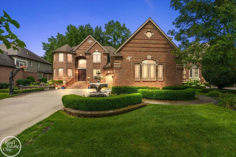 57177 Covington Drive Washington Township, MI 48094