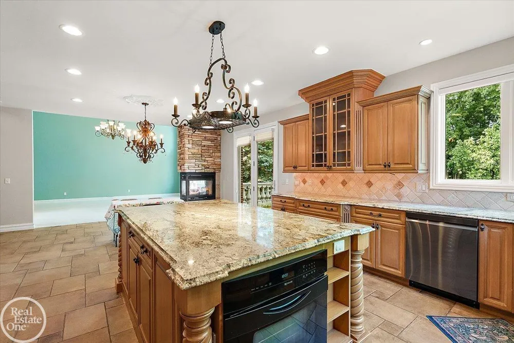 57177 Covington Drive Washington Township, MI 48094