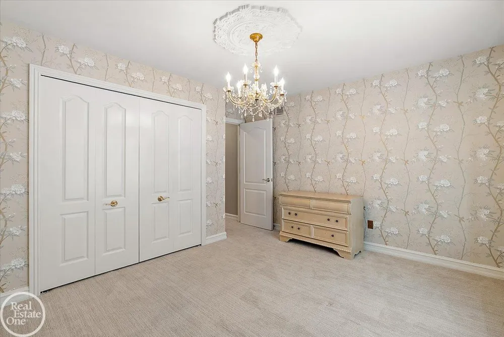57177 Covington Drive Washington Township, MI 48094