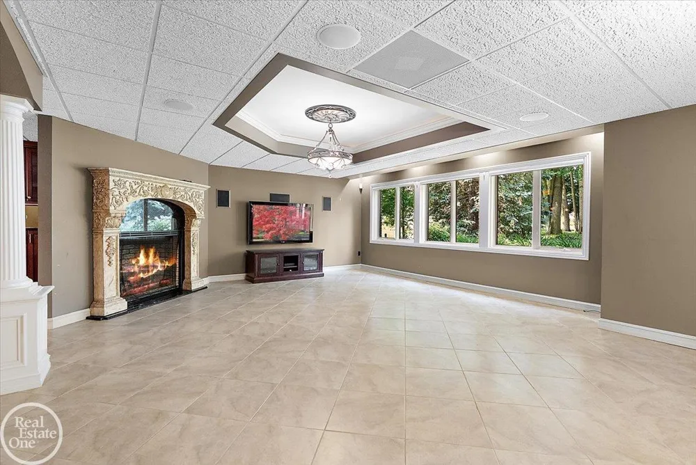 57177 Covington Drive Washington Township, MI 48094