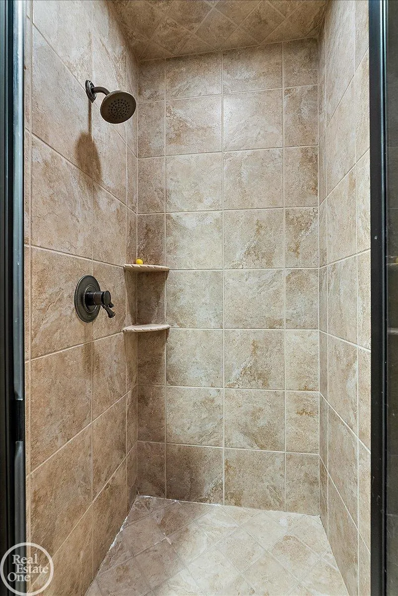 57177 Covington Drive Washington Township, MI 48094