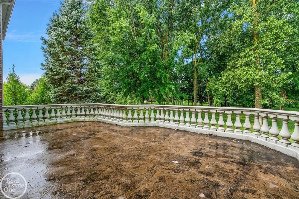 57177 Covington Drive Washington Township, MI 48094