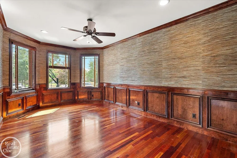 57177 Covington Drive Washington Township, MI 48094