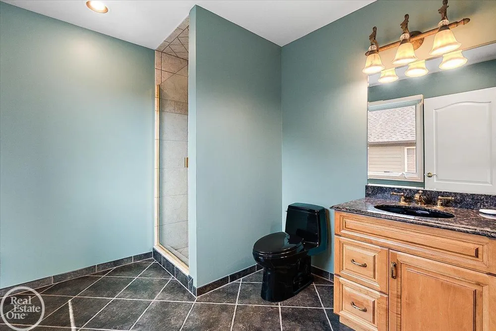 57177 Covington Drive Washington Township, MI 48094