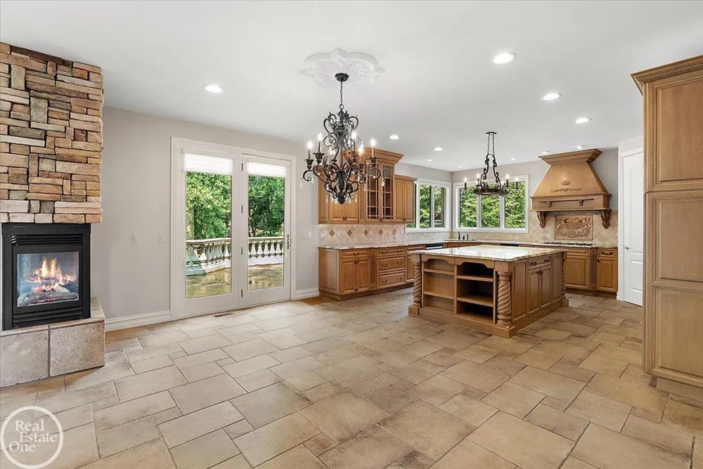 57177 Covington Drive Washington Township, MI 48094