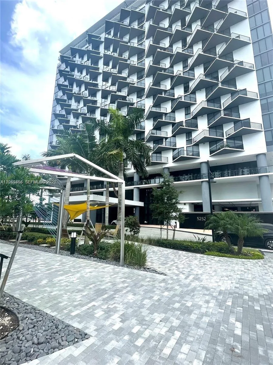 5252 NW 85th Ave #1608 Doral, FL 33166