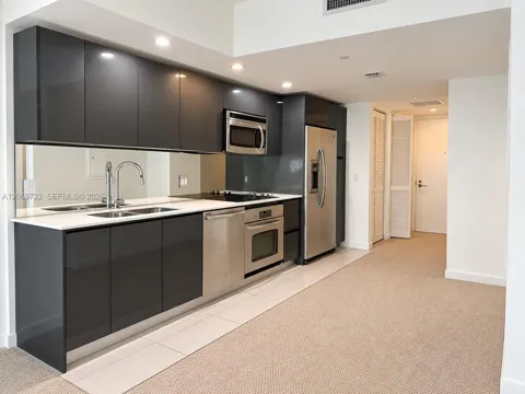 31 SE 6th St #405
