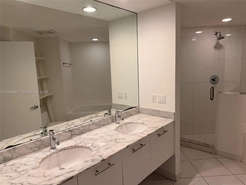 55 SE 6th St #2007 Miami, FL 33131