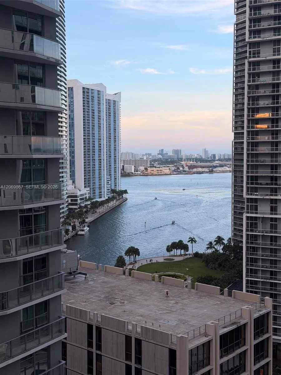 55 SE 6th St #2007 Miami, FL 33131