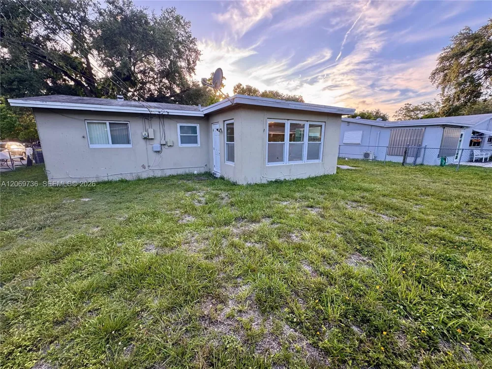 4720 SW 25th Ter Dania Beach, FL 33312