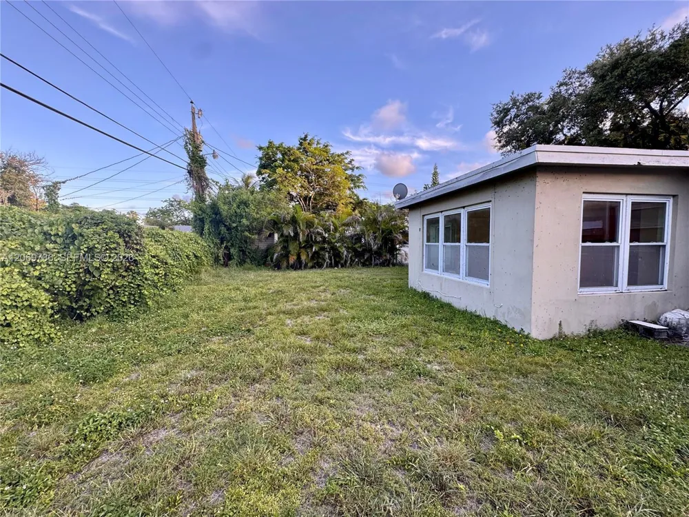 4720 SW 25th Ter Dania Beach, FL 33312