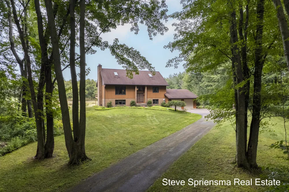 9541 Bass Drive Allendale, MI 49401