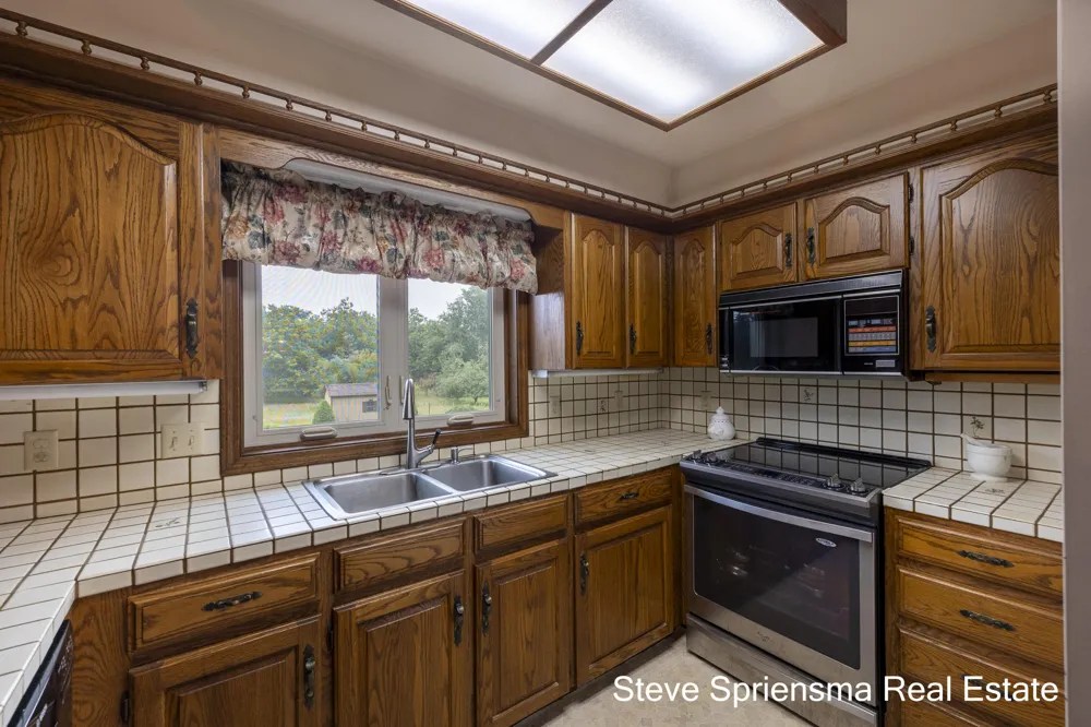 9541 Bass Drive Allendale, MI 49401