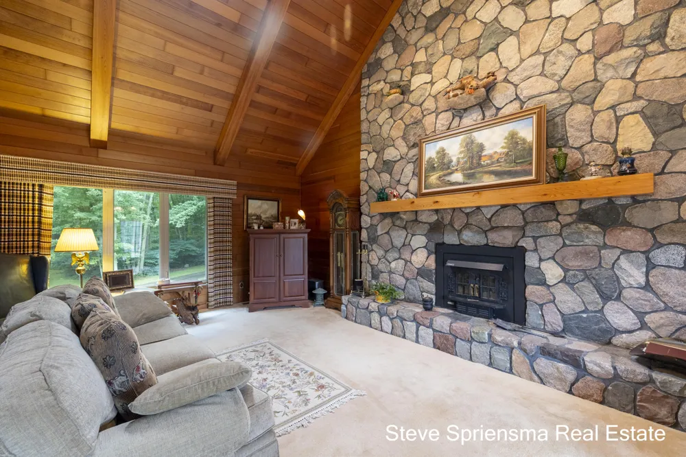 9541 Bass Drive Allendale, MI 49401