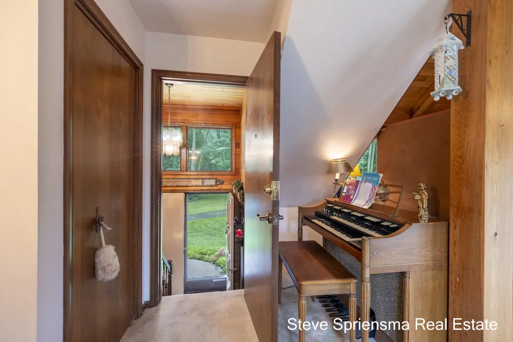 9541 Bass Drive Allendale, MI 49401