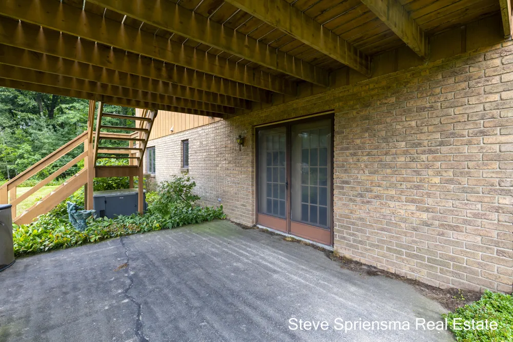 9541 Bass Drive Allendale, MI 49401
