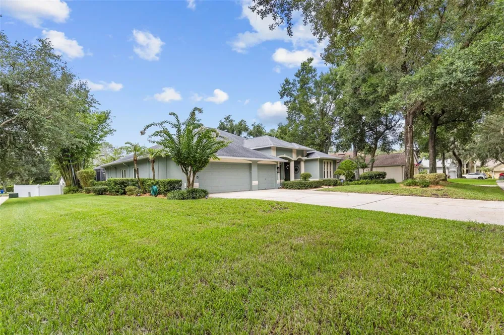 28 CAMELOT RIDGE DRIVE Brandon, FL 33511