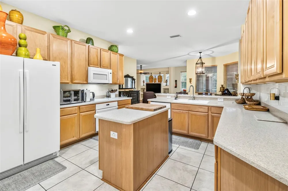 28 CAMELOT RIDGE DRIVE Brandon, FL 33511