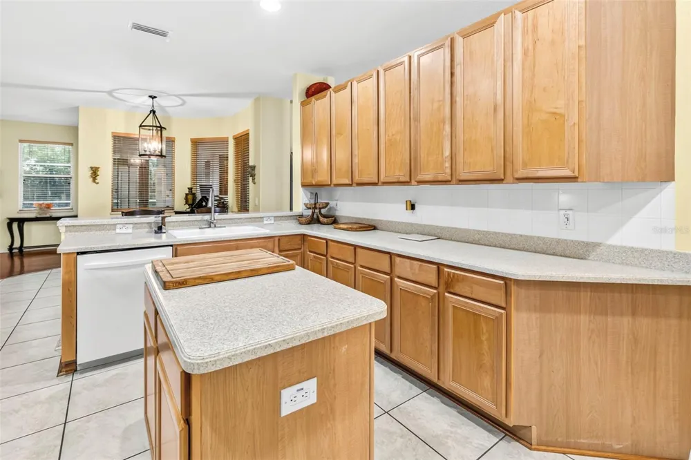 28 CAMELOT RIDGE DRIVE Brandon, FL 33511