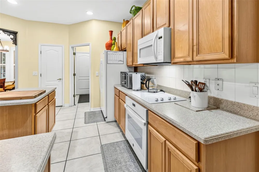 28 CAMELOT RIDGE DRIVE Brandon, FL 33511