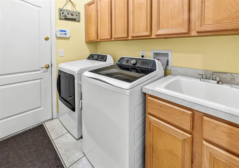 28 CAMELOT RIDGE DRIVE Brandon, FL 33511