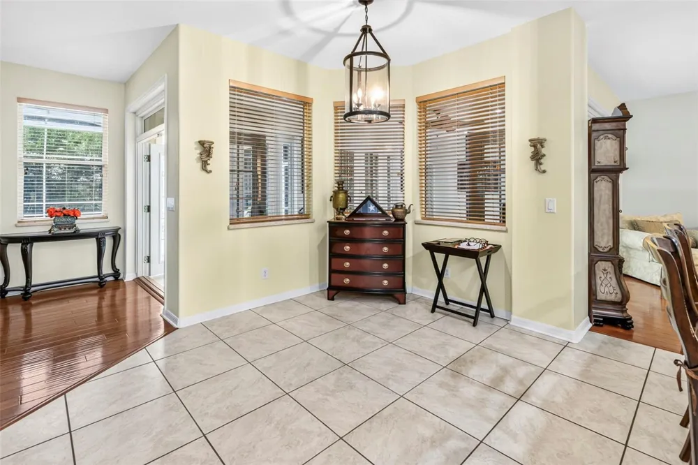 28 CAMELOT RIDGE DRIVE Brandon, FL 33511