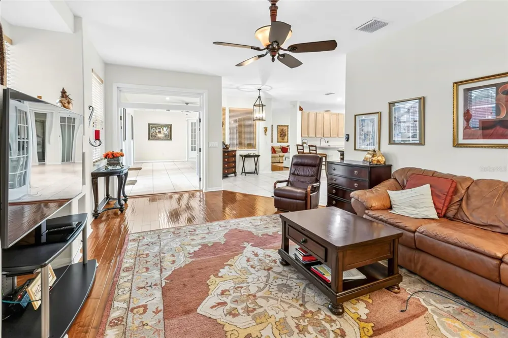 28 CAMELOT RIDGE DRIVE Brandon, FL 33511