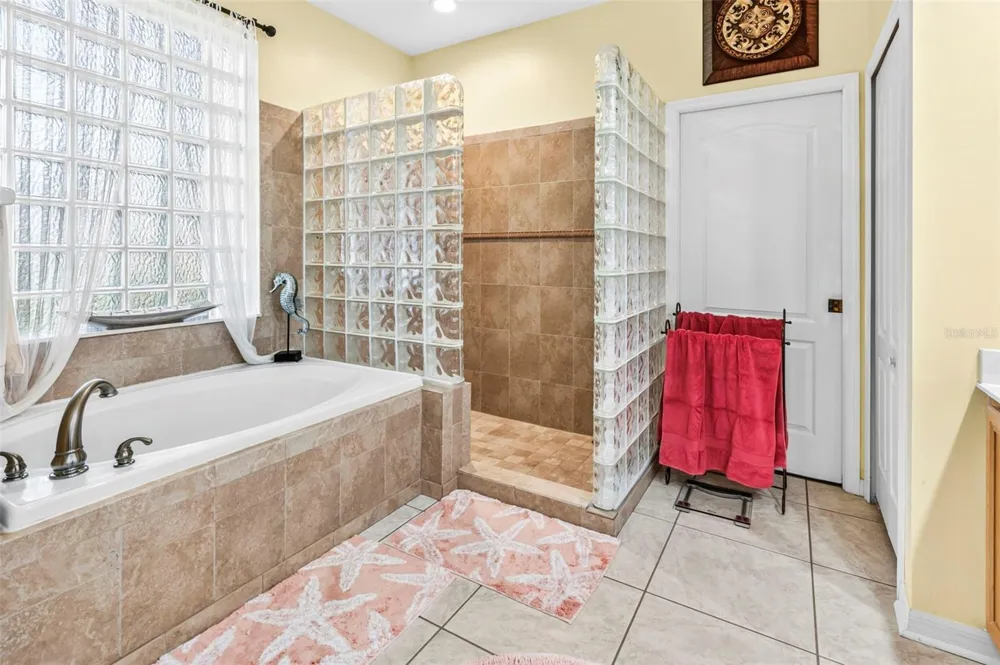 28 CAMELOT RIDGE DRIVE Brandon, FL 33511