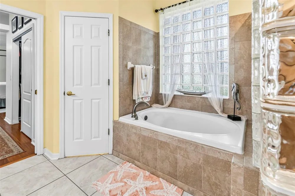 28 CAMELOT RIDGE DRIVE Brandon, FL 33511