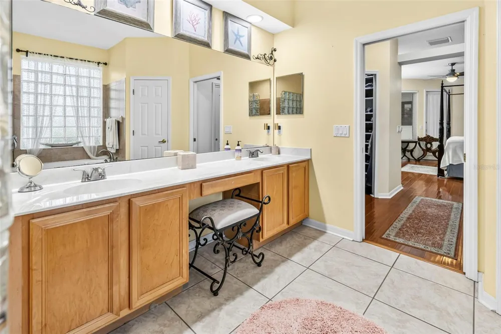 28 CAMELOT RIDGE DRIVE Brandon, FL 33511