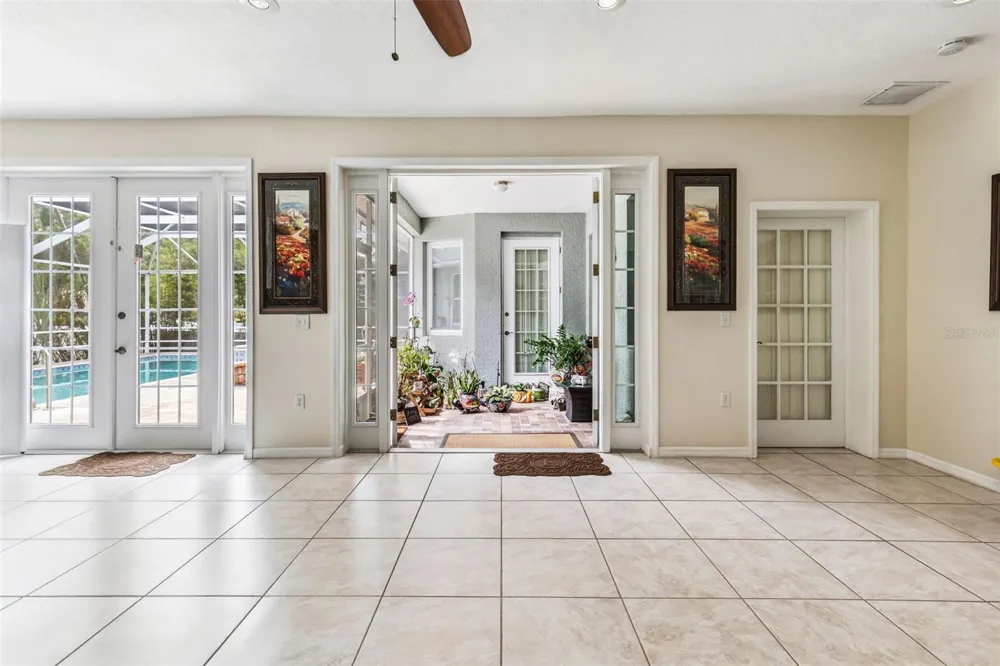 28 CAMELOT RIDGE DRIVE Brandon, FL 33511