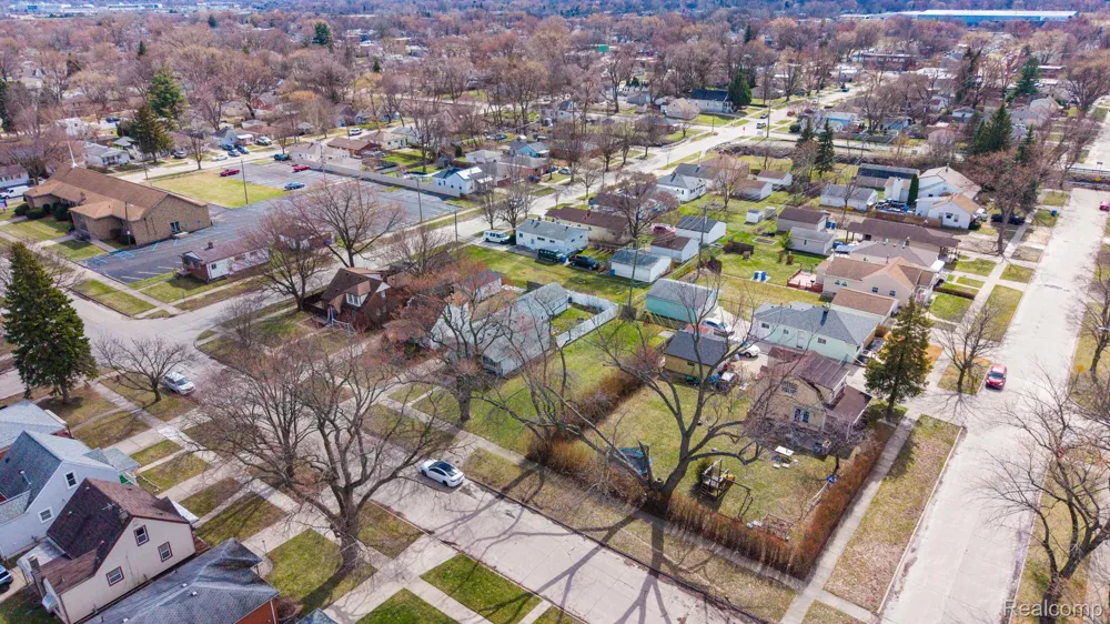 20751 Powers Avenue Dearborn Heights City, MI 48125