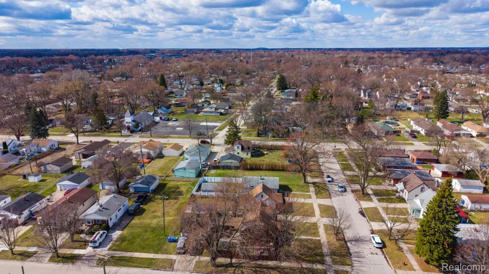 20751 Powers Avenue Dearborn Heights City, MI 48125