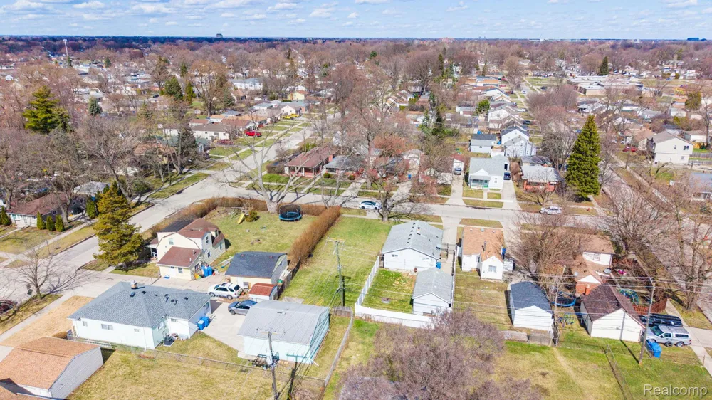 20751 Powers Avenue Dearborn Heights City, MI 48125