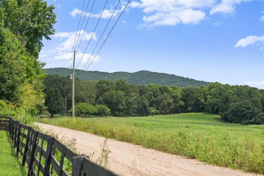 6806 Shoal Creek Road Clermont, GA 30527