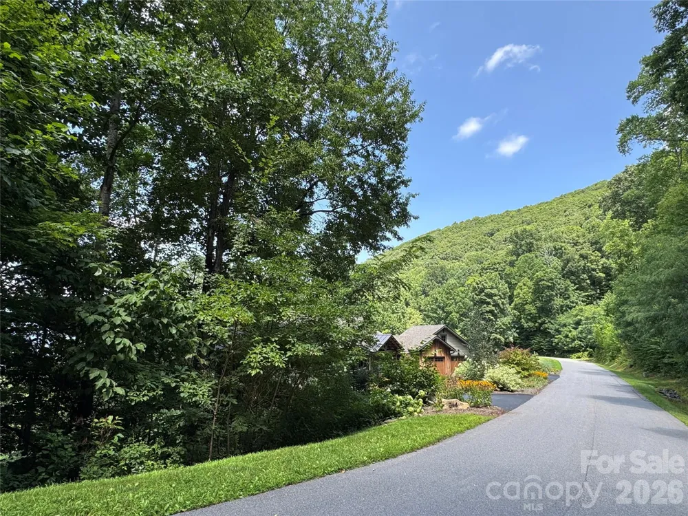 352 High Hickory Trail #20 Swannanoa, NC 28778
