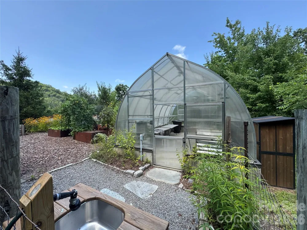 352 High Hickory Trail #20 Swannanoa, NC 28778