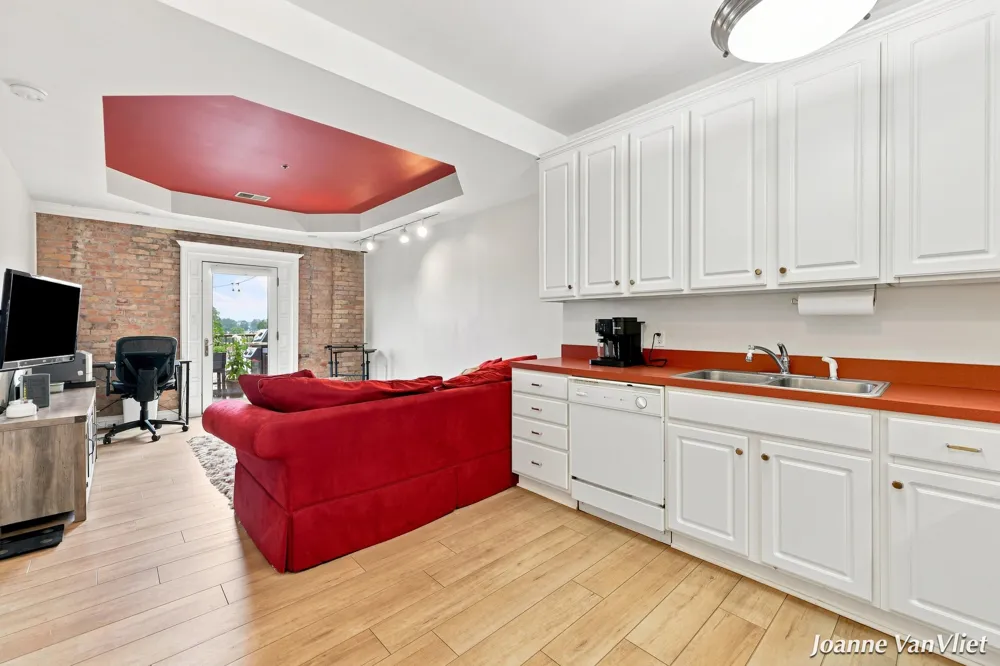 17 W 10th Street #470 Holland, MI 49423