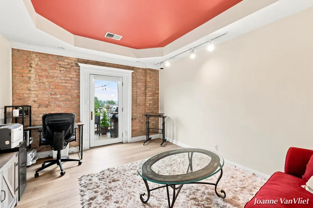17 W 10th Street #470 Holland, MI 49423