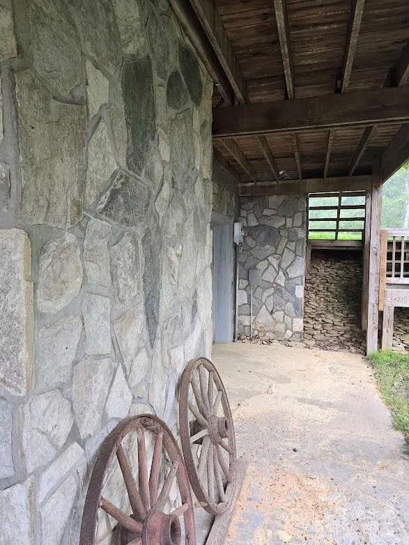979 Wagon Road #6-8 Warrensville, NC 28693