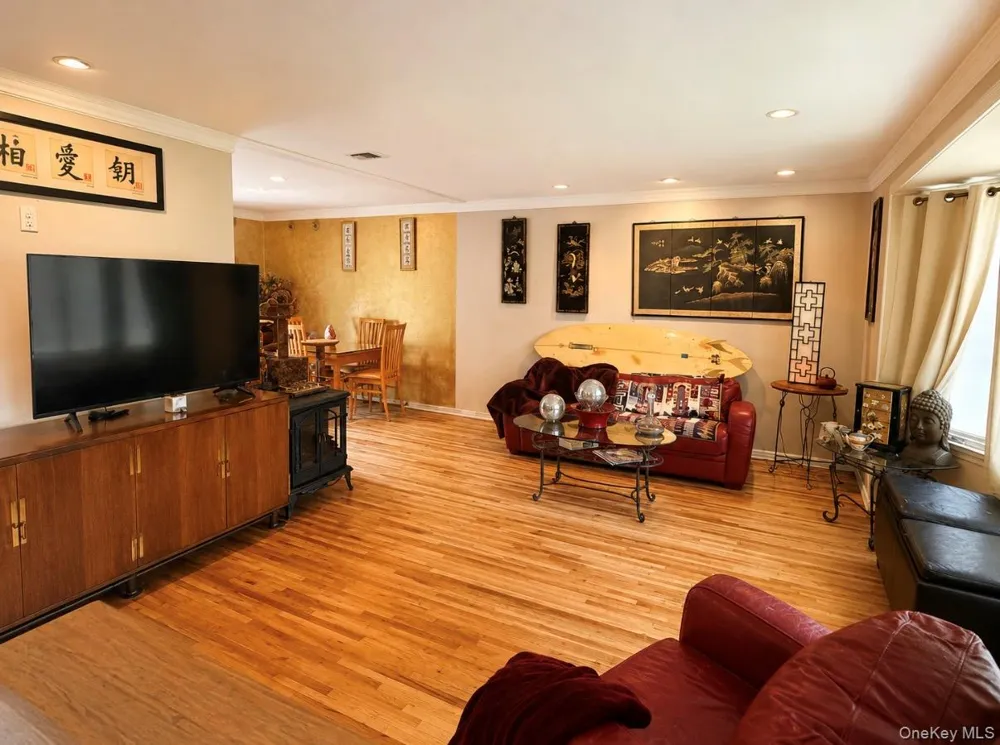 83 Bud Lane Levittown, NY 11756