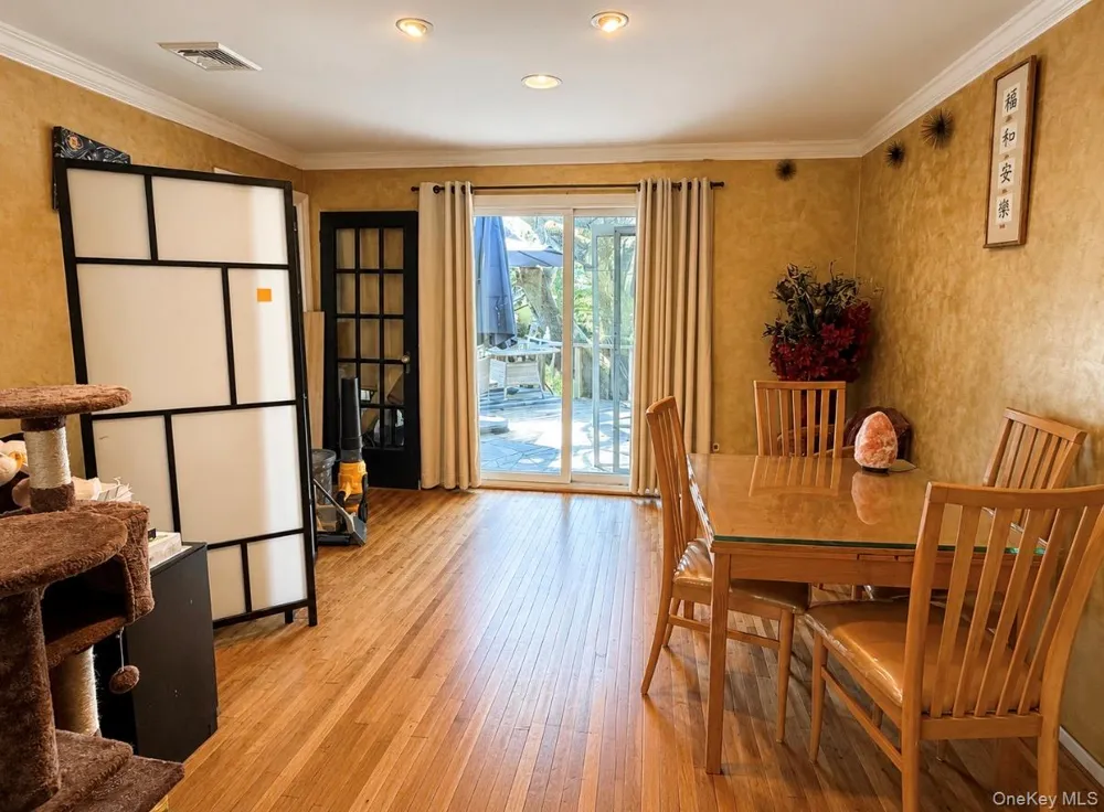 83 Bud Lane Levittown, NY 11756