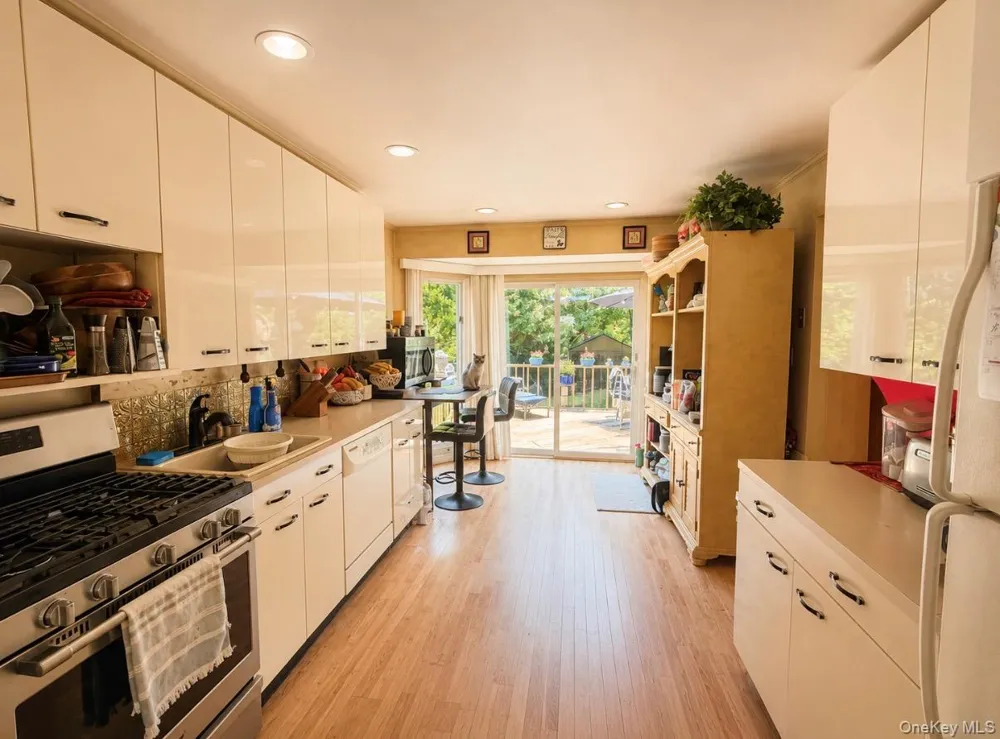 83 Bud Lane Levittown, NY 11756