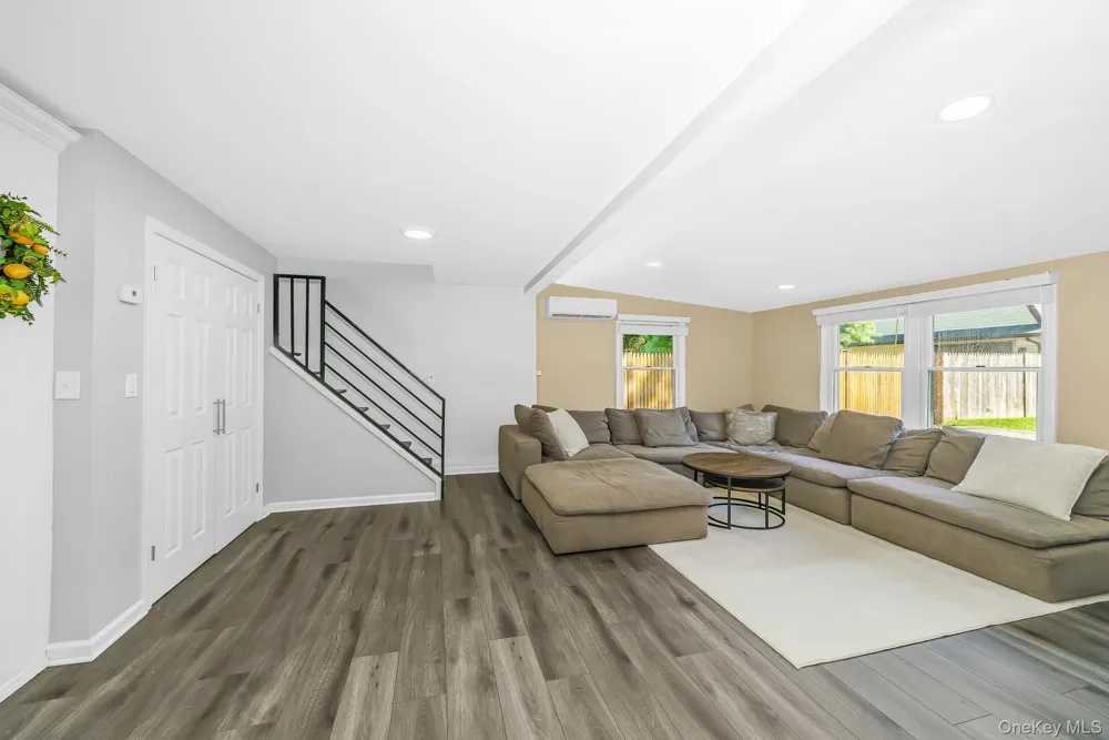 10 Hill Street Northport, NY 11768